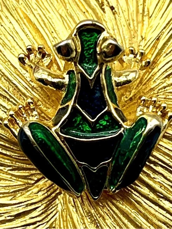Golden Enamel 1” frog on a lily pad - Picture 3 of 5
